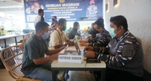 Gerai Vaksin Covid-19 TNI AL di Indogrosir Hadir Sebagai Solusi