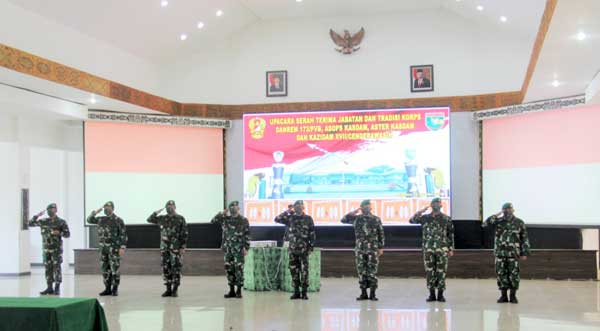 Pangdam Cenderawasih Pimpin Upacara Sertijab - Tradisi Korps 4 Pejabat Kodam 11 Pangdam 17 Cen Sertijab Danrem 173 PVB