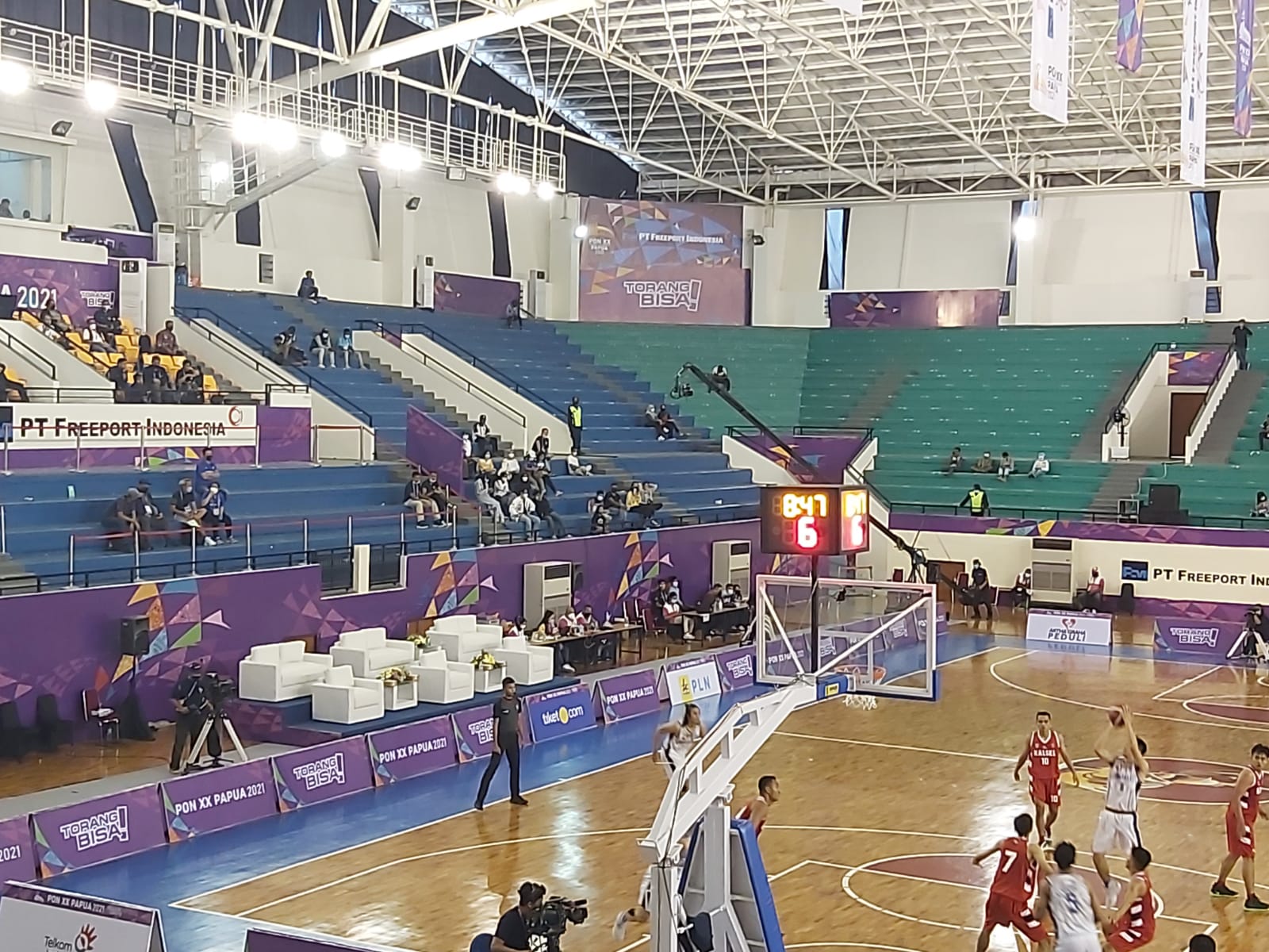 Pengamanan Ketat Saat Pertandingan Cabor Bola Basket di Klaster Mimika 13 WhatsApp Image 2021 10 06 at 12.34.44