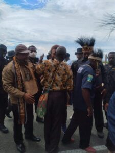 Ritual Adat Mayrasi Sambut Kedatangan Ketum DAP di Kaimana