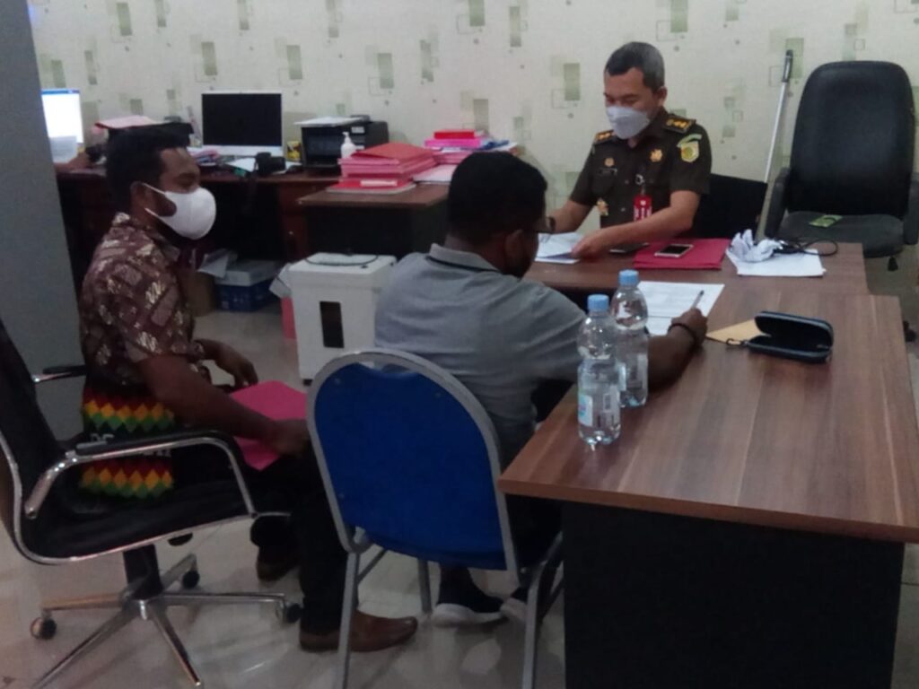 5 Jam Diperiksa, Penyidik Kejati PB Tetapkan MB Sebagai Tersangka