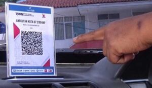 Pengemudi di Ambon Sepakat Bayar Angkot Pakai Aplikasi QRIS