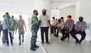 Aparat TNI di Mimika Bantu Pengamanan Konferensi XI Sinode KINGMI Papua