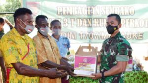 Kodim Merauke Gelar Pelayanan Kesehatan – Bagikan Sembako di Wilayah 3T