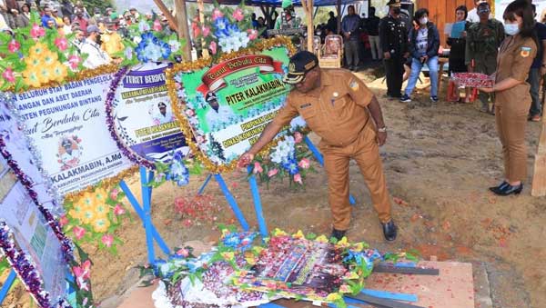 Pegubin Berduka Sekda Tabur bunga