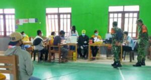 Satgas TMMD 112 – Puskesmas Haju Gelar Serbuan Vaksinasi di Kampung Okor