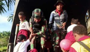 Aksi Peduli, Satgas TNI Bantu Antar Jemput Pelajar di Batas RI – PNG