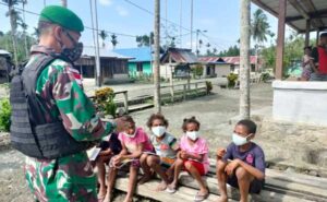 Satgas TNI Bekali Wasbang Anak-Anak di Batas Negara