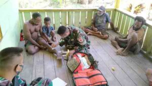 Satgas TNI Layani Kesehatan Warga Perbatasan Hadapi Perubahan Cuaca