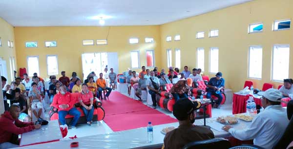 Wabup Gerson korban banjir Waeturan 1