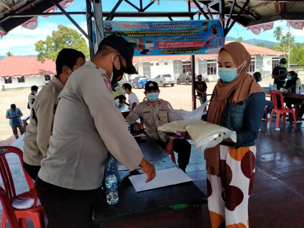 Polres Mansel Gelar Vaksinasi COVID-19 dan Pembagian Sembako Gratis