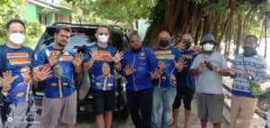 Partai NasDem Papua Barat Gelar Baksos Bersihkan Pantai Pasir Putih