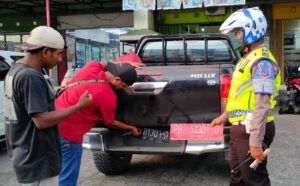Astaga..! Masih Ada Mobil Dinas Palsukan Warna TNKB 2 WhatsApp Image 2021 11 19 at 19.32.58