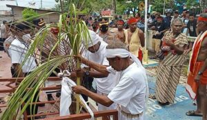 Kantor Bupati Kepulauan Aru dan Pengadilan Dibuka Dari “Segel Adat”