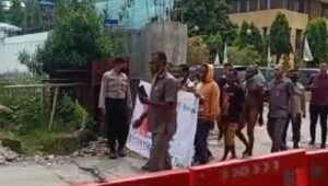 8 Pengibar Bintang Kejora Jadi Tersangka Langsung Ditahan, Ini Pasal Yang Disangkakan