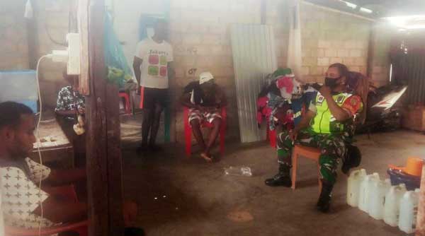 Aparat TNI di Biak Ajak Pemuda Hindari Miras dan Narkoba 5 Babinsa Biak timur Jauhkan Mras Narkoba