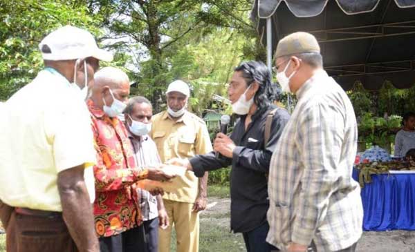 Bantuan umat Muslim bangunfas gereja