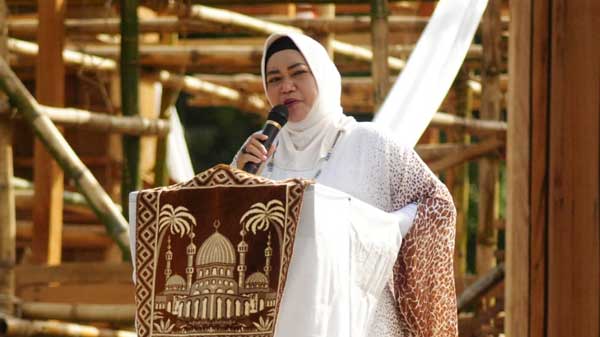 Bupati – Wabup Bursel Hadiri Prosesi Pengecoran 4 Tiang Masjid Nur Sab’at
