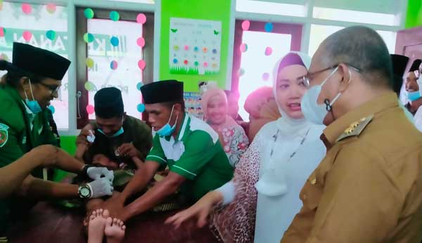 Gandeng GP Ansor - PPNI, IKAT SULTRA Bursel Gelar Khitanan Massal 17 Bupati safitri wabup Khitanan massal