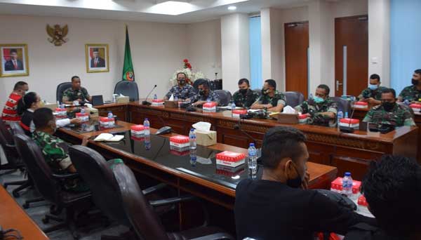 Danrem 151 Binaiya Pimpin Rapat Percepatan Vaksinasi se-Maluku 1 Danrem 151 Bny Rapat Percepatan Vaksin Maluku