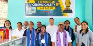 Perempuan Larsasam Pertahankan Orisinal Tenun Tanimbar dengan ATBM