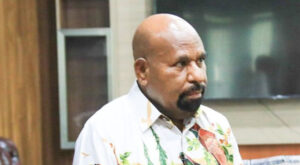 Gubernur Enembe Duga Ada Yang Coba Rusak Hubungannya dengan Rakyat Papua