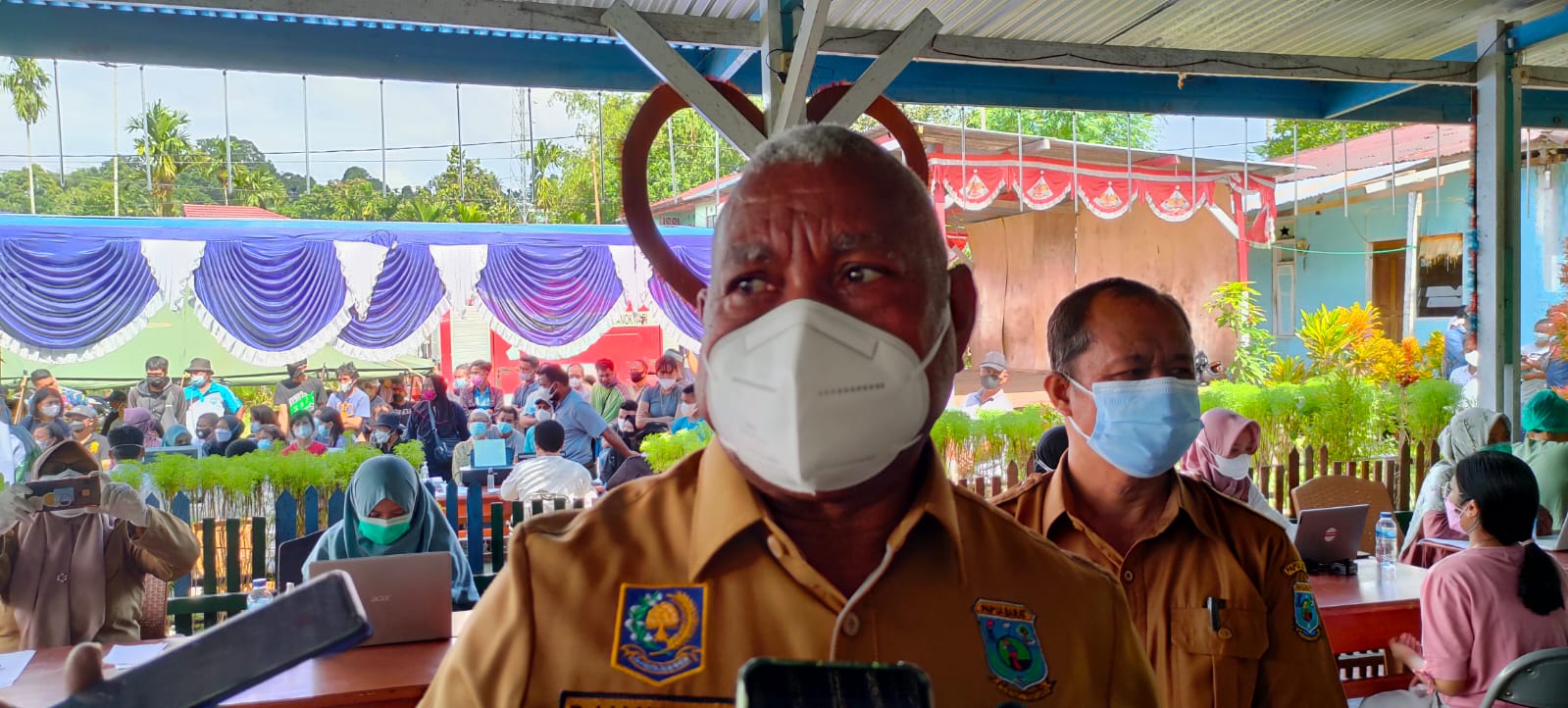 Gubernur Papua Barat Drs Dominggus MandacanM.Si