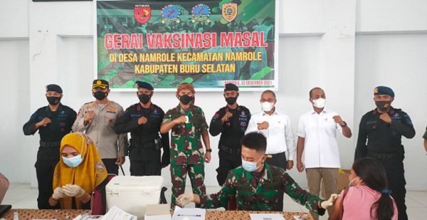 Kodam 16 PTM Pemda Bursel Vaksinasi Massal