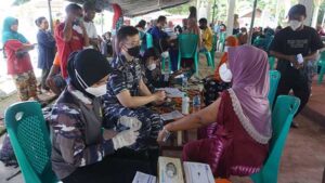 Giliran Vaksinasi Lantamal IX Sasar Masyarakat Seith