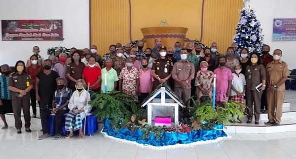 Natal Lansia Mawar Neniari SBB