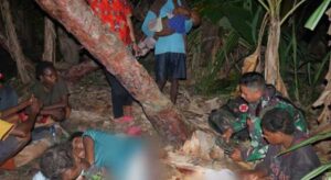 Demi 2 Jiwa, Satgas TNI Bantu Persalinan Warga di Hutan Papua