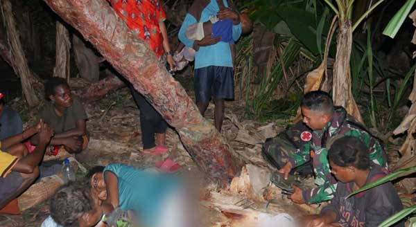 Satgas TNI Persalinan di hutan