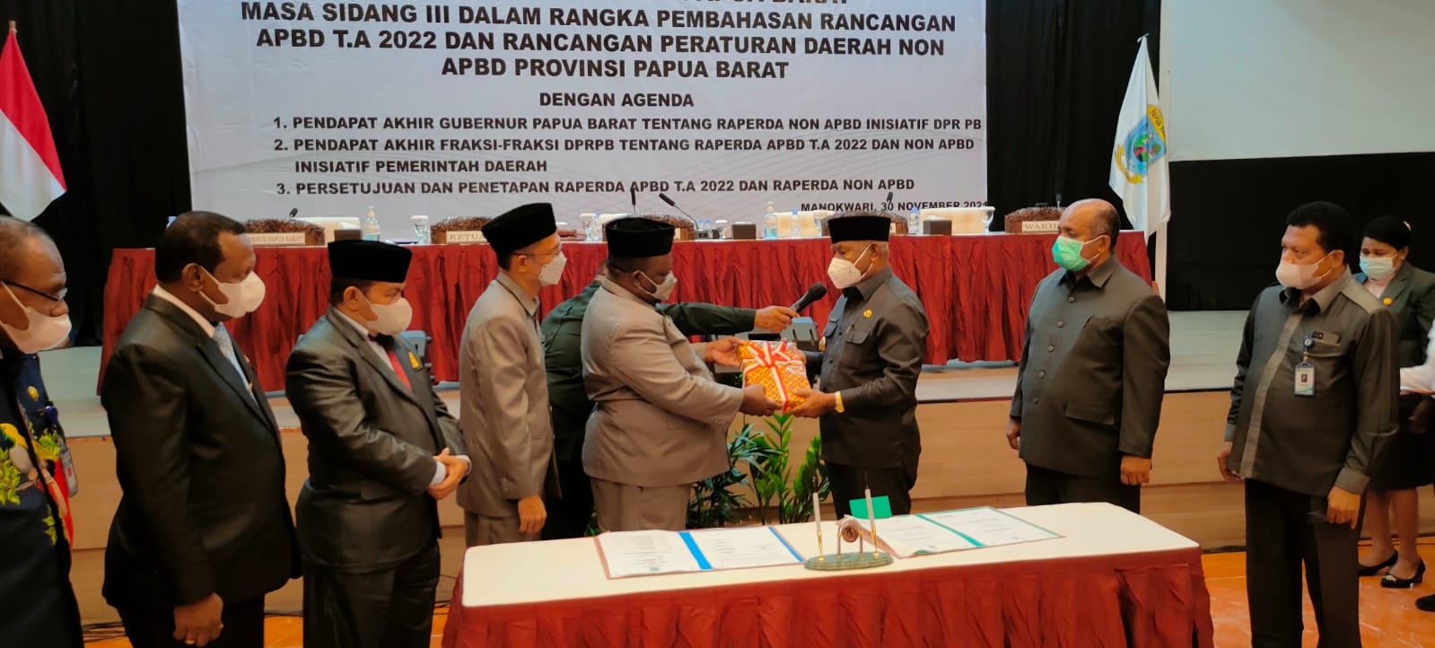 Sah..! DPR-PB Tetapkan APBD Tahun Anggaran 2022 2 WhatsApp Image 2021 12 01 at 02.02.57