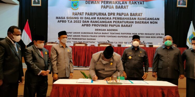 Sah..! DPR-PB Tetapkan APBD Tahun Anggaran 2022 2 WhatsApp Image 2021 12 01 at 02.03.23