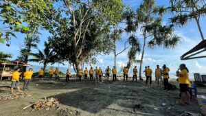 Wujudkan “Mandiri Bernyali” RCO XII Papua Bersihkan Pantai Holtekamp Jayapura