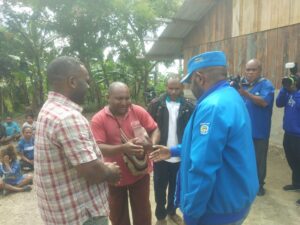 Berbagi Kasih, Demokrat Papua Bantu Pembangunan 2 Gereja di Wamena