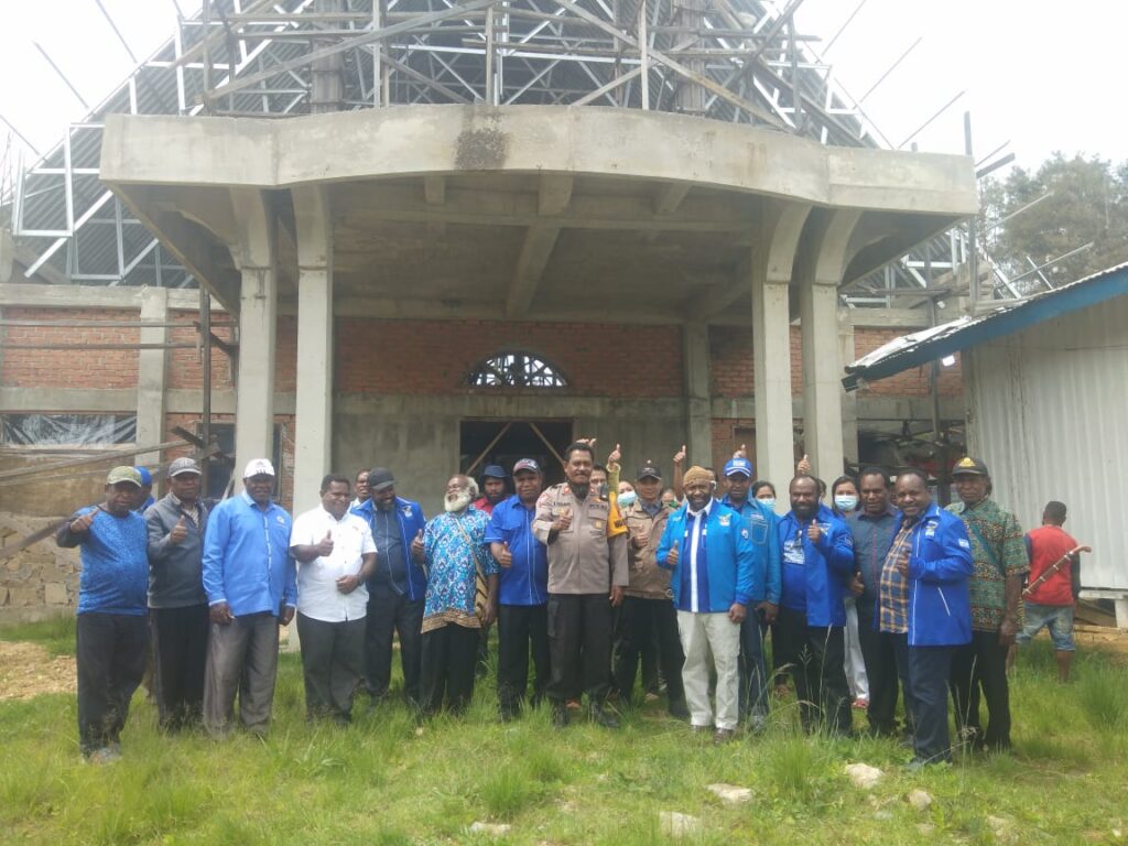 Demokrat Papua Bantu Pembangunan Gedung Gereja GKI Betel Tiom