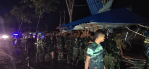 Denzipur 12/OHH Bantu Evakuasi Warga Akibat Hujan dan Angin Kencang di Nabire
