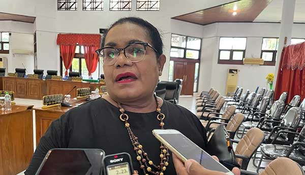 Kepala DPPPA Kab JPR Miryam Yesoumilena