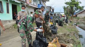 Pasca Banjir, Korem PWY Kerja Bakti Bersihkan Kali Acai Jayapura