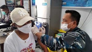Lantamal IX Gencar Vaksin Warga Maluku Cegah Masuknya Varian Baru