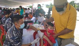 10 Vaksinator Lantamal IX Turut Sukseskan Vaksinasi Anak di Kota Ambon