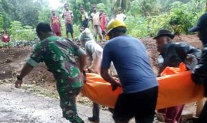 TNI Bantu Evakuasi Korban Banjir dan Longsor di Wilayah Jayapura