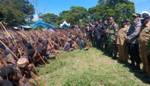 TNI – Polri Dampingi 3 Bupati Temui 2 Kelompok Massa Demi Redam Konflik