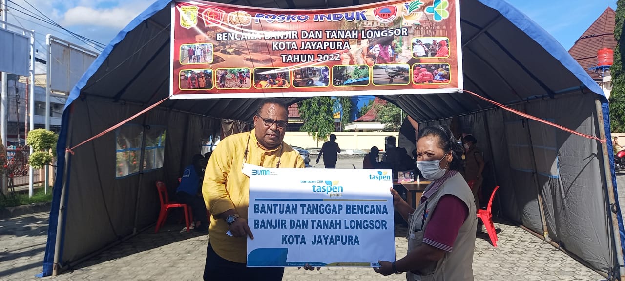 PT Taspen Jayapura Serahkan Bantuan Korban Banjir di Posko Gor Waringin 1 WhatsApp Image 2022 01 11 at 15.05.18