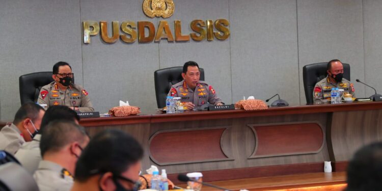 Kapolri Jenderal Listyo Sigit Prabowo Pimpin  Rapat Vicon Anev di Ruang Pusdalsis Mabes Polri, Jakarta Selatan, Rabu (12/1/2022) / Foto: Divisi Humas Polri