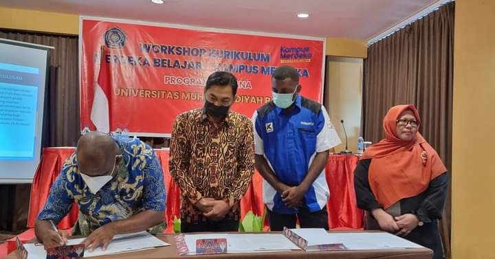 UMP Teken MoU Dengan Dinas Kominfo Kabupaten Jayapura