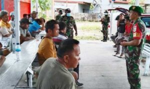 Babinsa Ramil Sarmi Komsos dengan Komunitas Sopir Rental