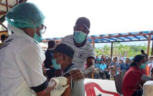 Di Biak Barat, Ratusan Warga Ikut Gebyar Vaksin Pemda Biak