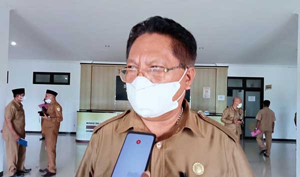 Kepala Disdikbud Bursel Edison Biloro